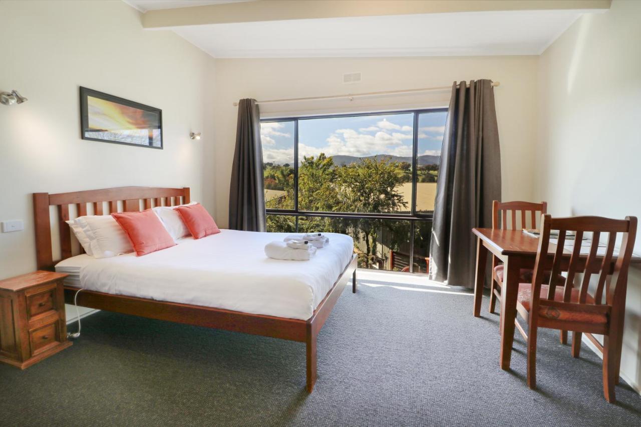 Off Mountain Accommodation Merrijig Εξωτερικό φωτογραφία