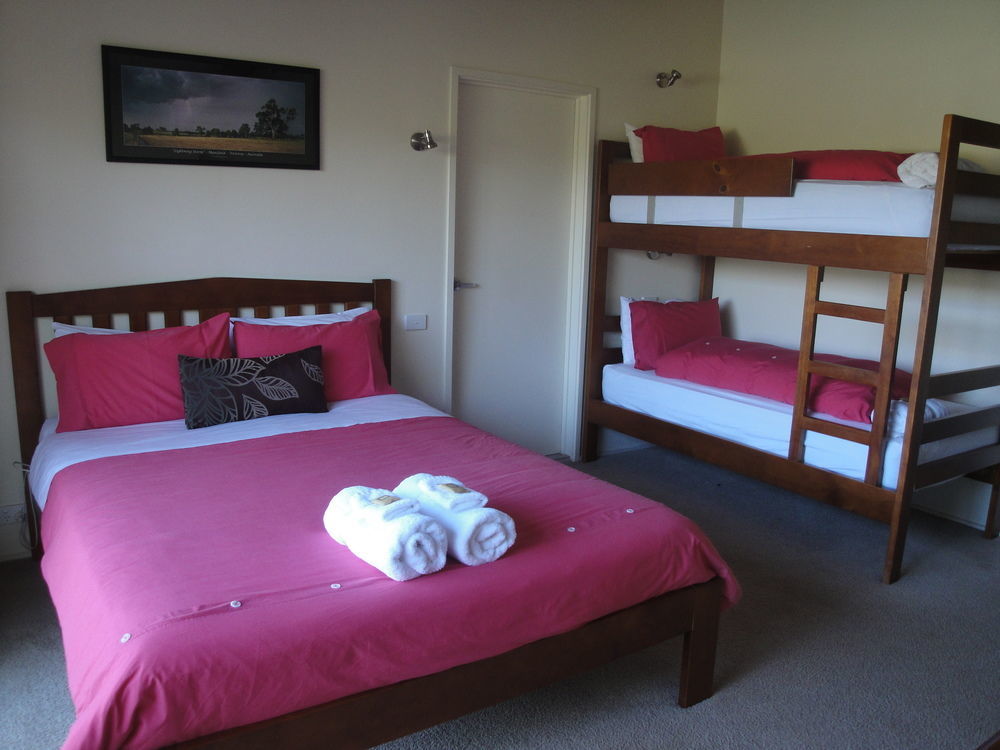 Off Mountain Accommodation Merrijig Εξωτερικό φωτογραφία